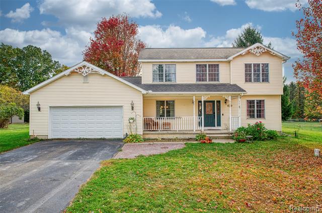 front view picture of 10887 Mackinaw Trail, Fowlerville, MI. 48836