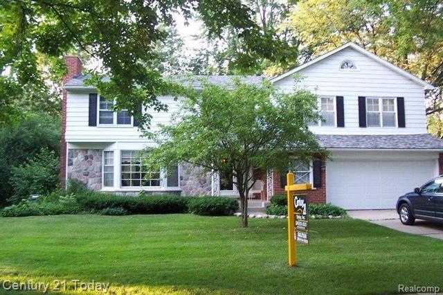 front view picture of 18830 San Quentin Dr, Southfield, MI. 48076