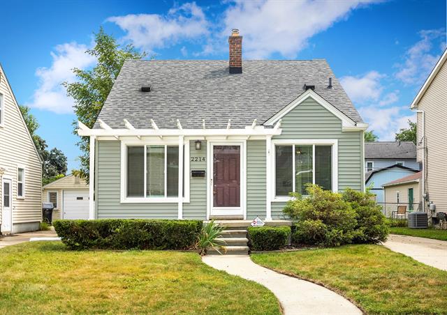 front view picture of 2214 Baxter Ave, Royal Oak, MI. 48067