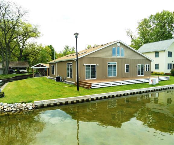 front view picture of 216 Sandalwood Dr, Quincy, MI. 49082