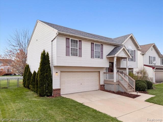 front view picture of 7164 Maplelawn Drive, Ypsilanti, MI. 48197