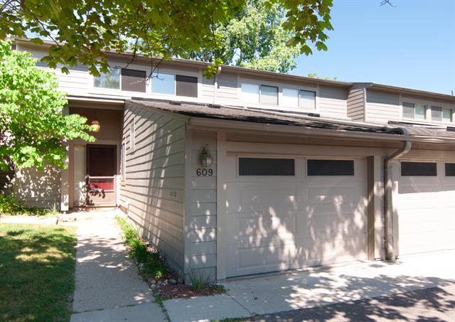front view picture of 609 Watersedge Court, Ann Arbor, MI. 48105
