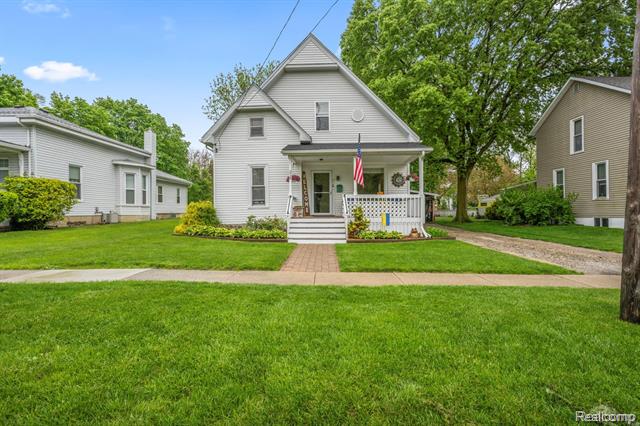 front view picture of 218 Maple, Flushing, MI. 48433