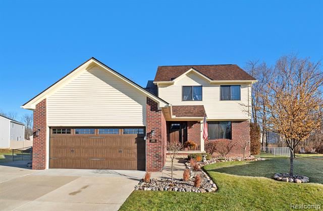 front view picture of 2285 Apple Tree, Burton, MI. 48519