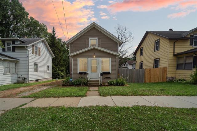 front view picture of 1407 E North St, Jackson, MI. 49202