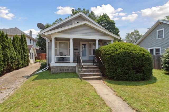 front view picture of 1203 W Michigan Ave, Jackson, MI. 49202