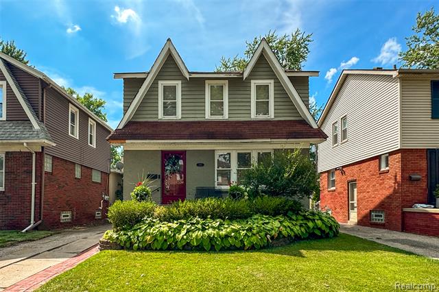 front view picture of 225 N Edison Ave, Royal Oak, MI. 48067