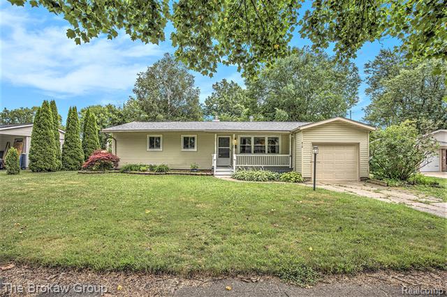 front view picture of 610 E Chelsea Circle, Davison, MI. 48423