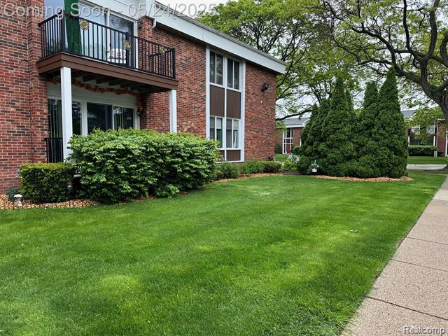 front view picture of 29446 Bobrich Street, Livonia, MI. 48152