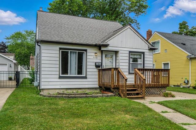 front view picture of 2251 Gardner Ave, Berkley, MI. 48072