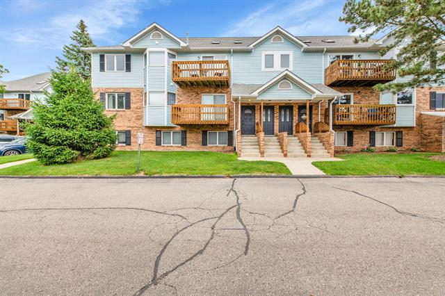 front view picture of 221 Pinewood, Plymouth, MI. 48170