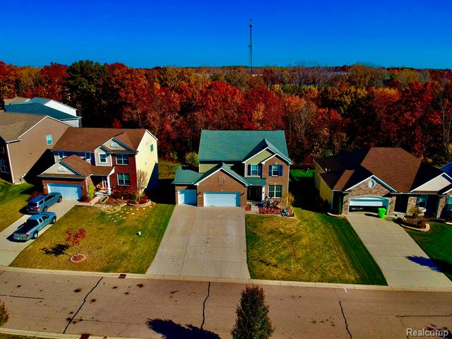 front view picture of 1474 Secretariat Way, Howell, MI. 48843