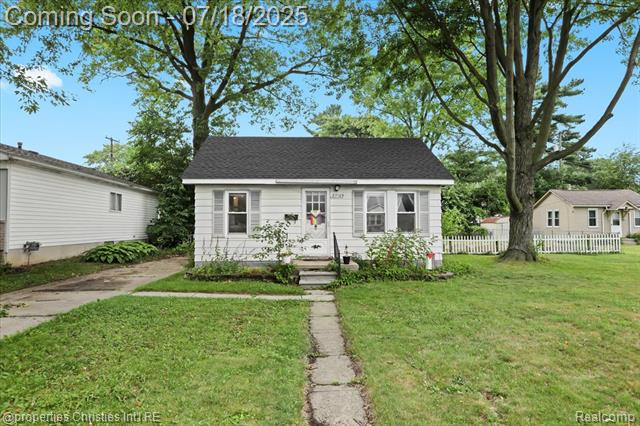 front view picture of 27109 Hampden St, Madison Heights, MI. 48071