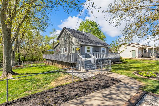 front view picture of 109 Diversy Dr, Brooklyn, MI. 49230