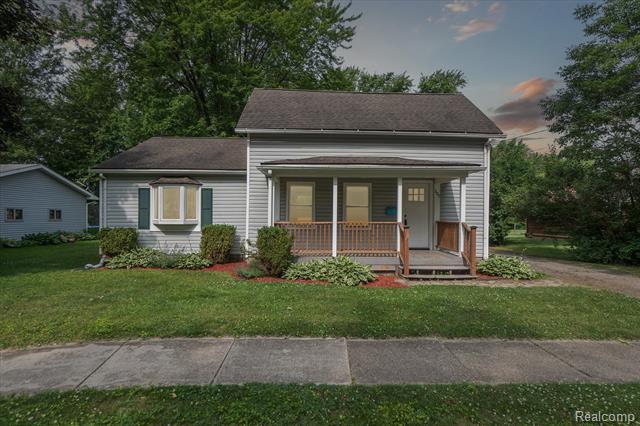 front view picture of 802 Alger Street, Howell, MI. 48843