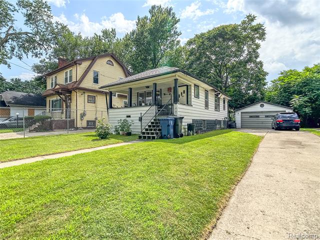 front view picture of 2038 Winans Avenue, Flint, MI. 48503