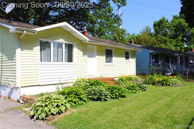 front view picture of 4901 Alpha Way, Flint, MI. 48506
