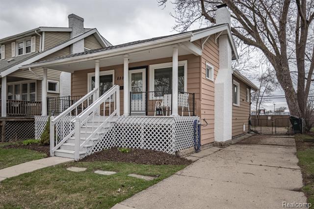 front view picture of 880 Harvard Rd, Berkley, MI. 48072