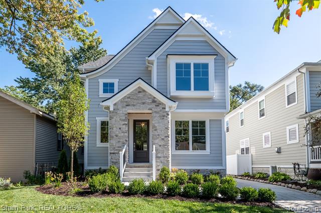 front view picture of 400 Fairgrove Ave, Royal Oak, MI. 48067