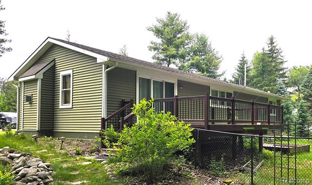 front view picture of 6778 Strawberry Lake Road, Whitmore Lake, MI. 48189