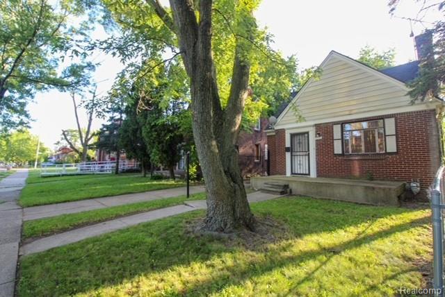 front view picture of 9737 Lakepointe Street, Detroit, MI. 48224