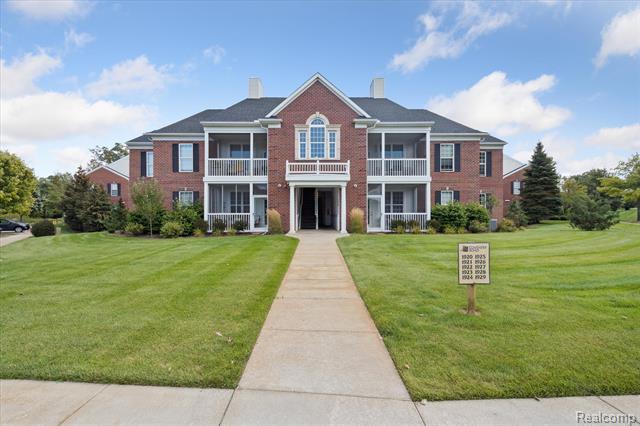 front view picture of 1926 Coventry Circle, Jackson, MI. 49201