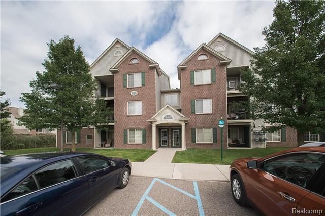 front view picture of 14302 Pinehurst Lane, Grand Blanc, MI. 48439