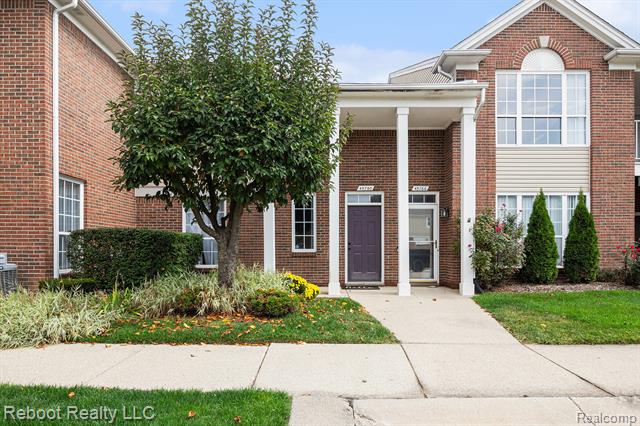 front view picture of 45760 Warwick Drive, Macomb, MI. 48044