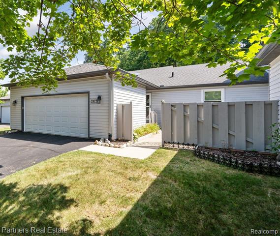 front view picture of 2925 E Telluride, Brighton, MI. 48114