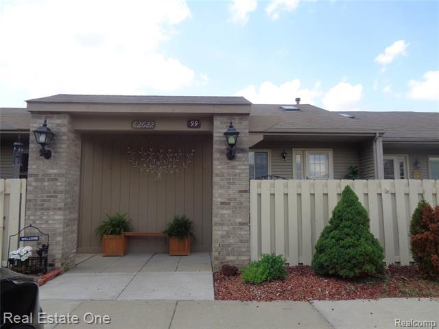 front view picture of 62622 Raleigh Court, South Lyon, MI. 48178
