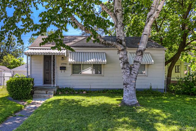front view picture of 27098 Delton St, Madison Heights, MI. 48071