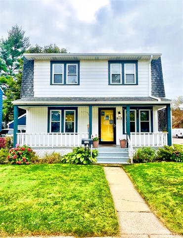 front view picture of 917 W Barnes, Lansing, MI. 48910