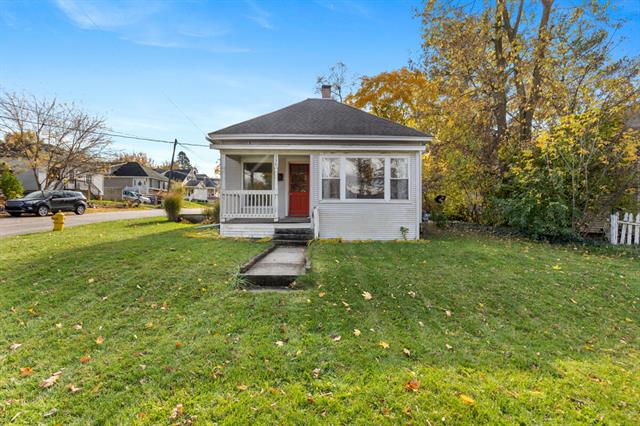 front view picture of 536 Ne Wright Street, Grand Rapids, MI. 49505