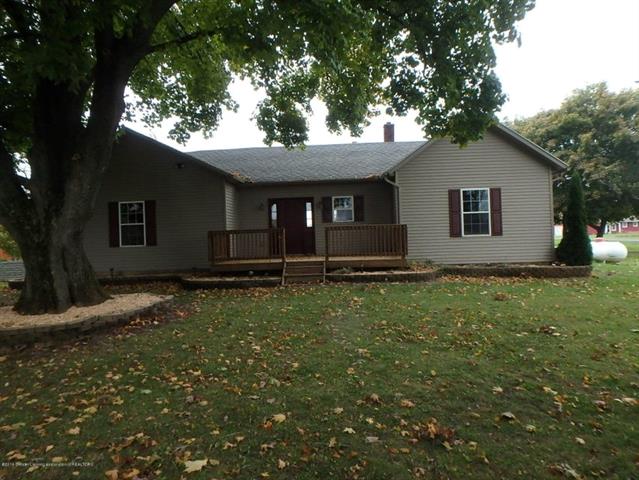 front view picture of 9604 Island Highway, Eaton Rapids, MI. 48827