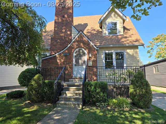 front view picture of 116 S Kenwood Ave, Royal Oak, MI. 48067
