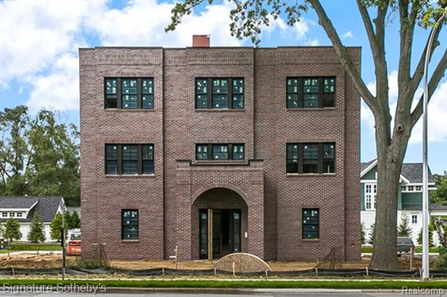 front view picture of 932 E 11 Mile Rd, Royal Oak, MI. 48067