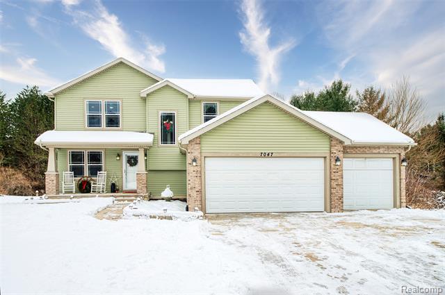 front view picture of 7047 Bennington Greens Drive, Owosso, MI. 48867