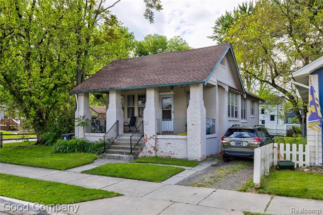 front view picture of 501 E Farnum Ave, Royal Oak, MI. 48067