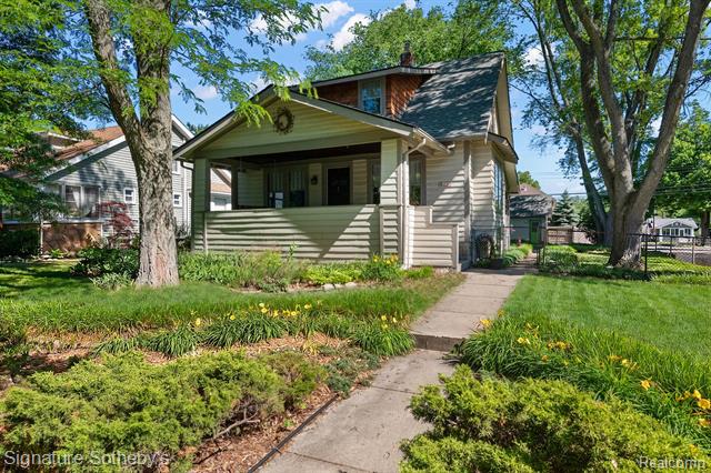 front view picture of 233 E Farnum Ave, Royal Oak, MI. 48067
