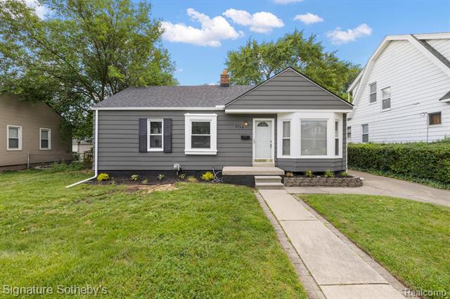 front view picture of 2754 Sunnyknoll Ave, Berkley, MI. 48072