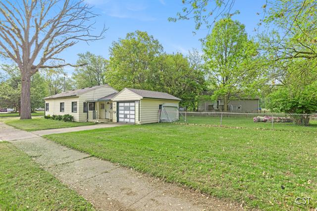 front view picture of 1001 Kelsey Avenue, Lansing, MI. 48910
