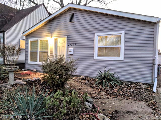 front view picture of 27399 Brettonwoods St, Madison Heights, MI. 48071