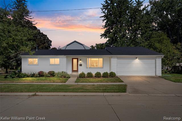 front view picture of 800 Lockwood Rd, Royal Oak, MI. 48067