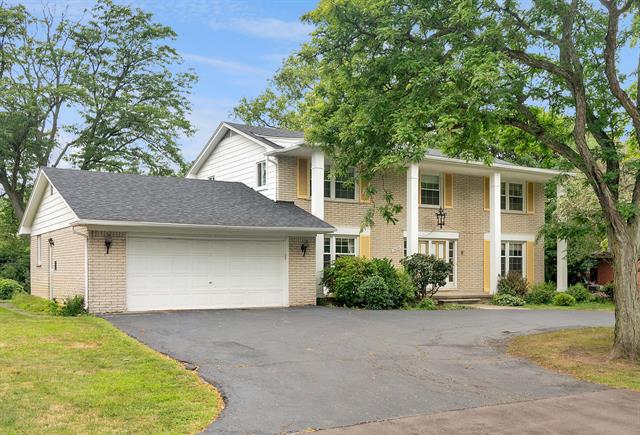 front view picture of 28355 Tavistock Trl, Southfield, MI. 48034