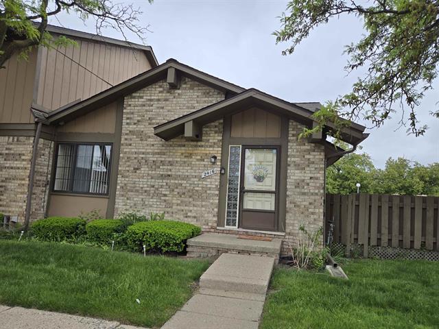 front view picture of 2416 Cardigan Court, Warren, MI. 48091