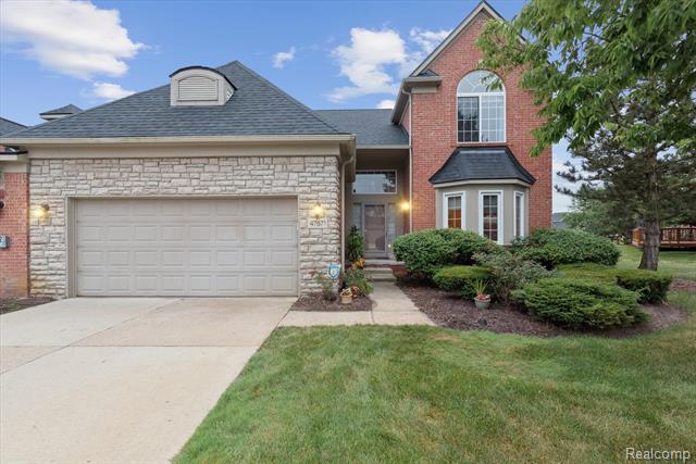 front view picture of 47671 Vistas Circlen  Drive, Canton, MI. 48188