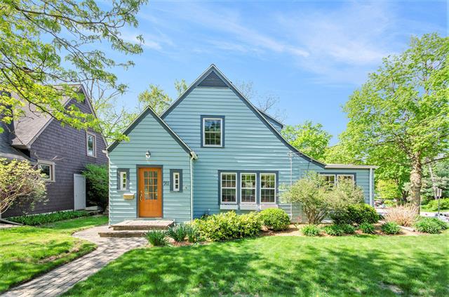 front view picture of 911 Miller Avenue, Ann Arbor, MI. 48103