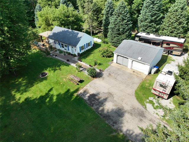 front view picture of 3220 Swarthout Road, Pinckney, MI. 48169