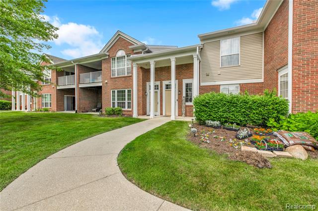 front view picture of 16817 Carriage Way, Northville, MI. 48168
