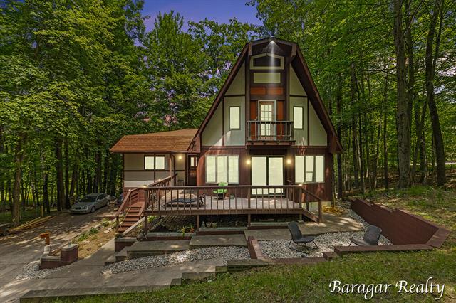 front view picture of 9550 Pere Marquette Drive, Stanwood, MI. 49346